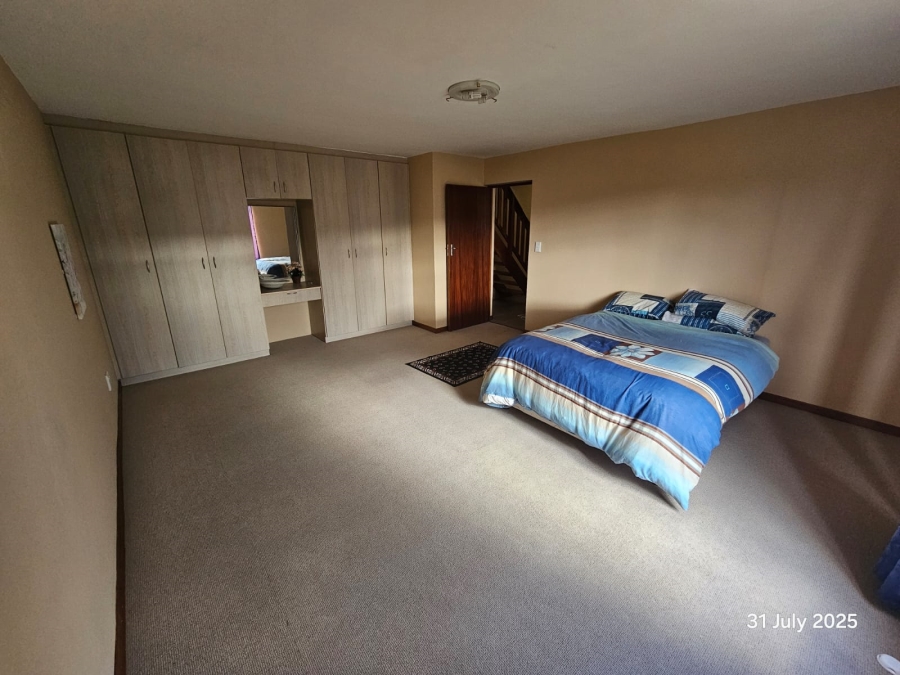 5 Bedroom Property for Sale in Stilbaai Wes Western Cape